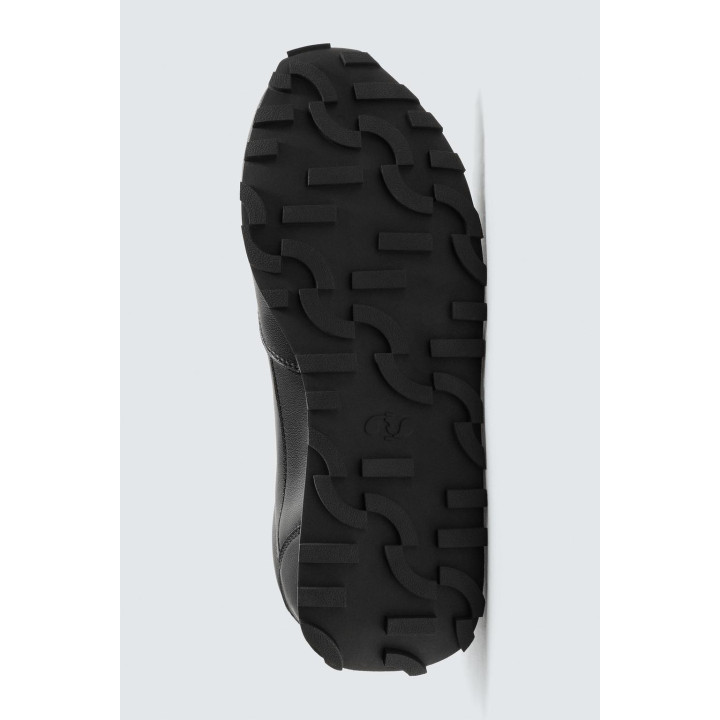 КОЖАНЫЕ КРОССОВКИ В ПОВСЕДНЕВНОМ СТИЛЕ