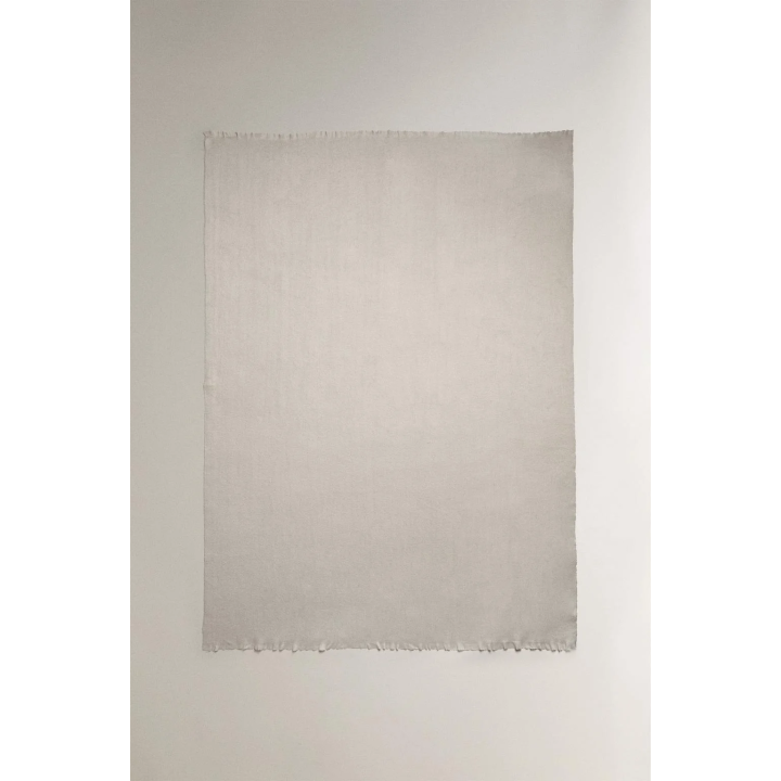 Плед с обрезной отделкой из мягкой ткани