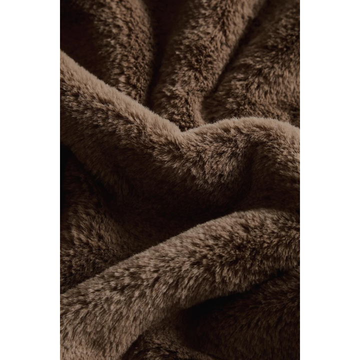 Плед из искусственного меха с двумя лицевыми сторонами