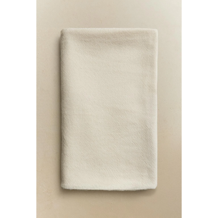 Плед с объемными кисточками