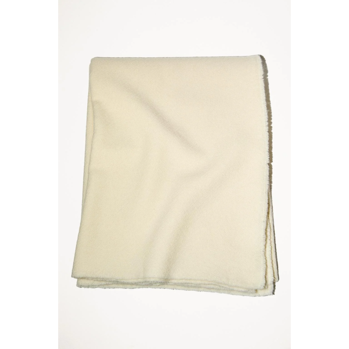 Плед с объемными кисточками