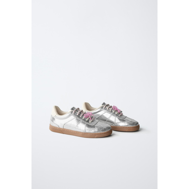 МЕТАЛЛИЗИРОВАННЫЕ КЕДЫ С ШАРМАМИ