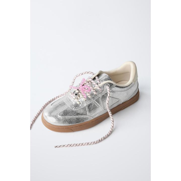 МЕТАЛЛИЗИРОВАННЫЕ КЕДЫ С ШАРМАМИ