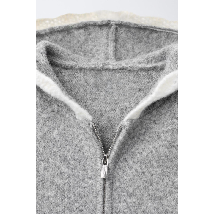 ВЯЗАНАЯ КУРТКА С КАПЮШОНОМ И КРУЖЕВНОЙ ОТДЕЛКОЙ