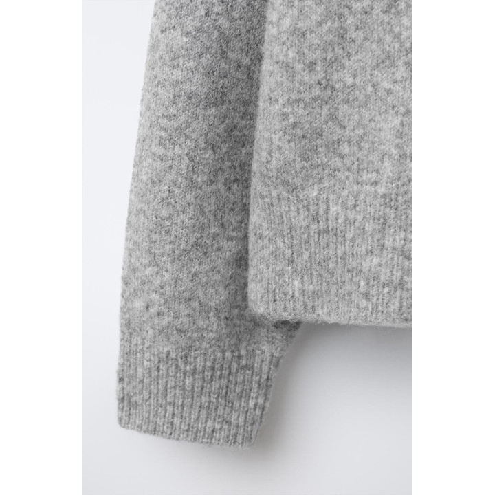 ВЯЗАНАЯ КУРТКА С КАПЮШОНОМ И КРУЖЕВНОЙ ОТДЕЛКОЙ