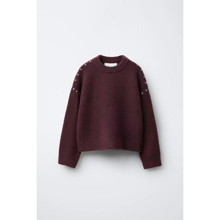 ВЯЗАНЫЙ СВИТЕР С ЗАКЛЕПКАМИ