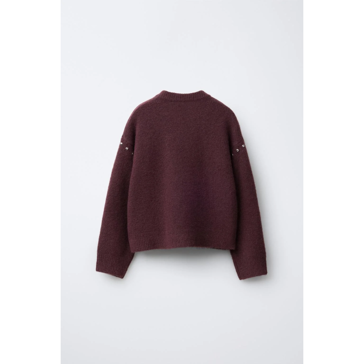 ВЯЗАНЫЙ СВИТЕР С ЗАКЛЕПКАМИ