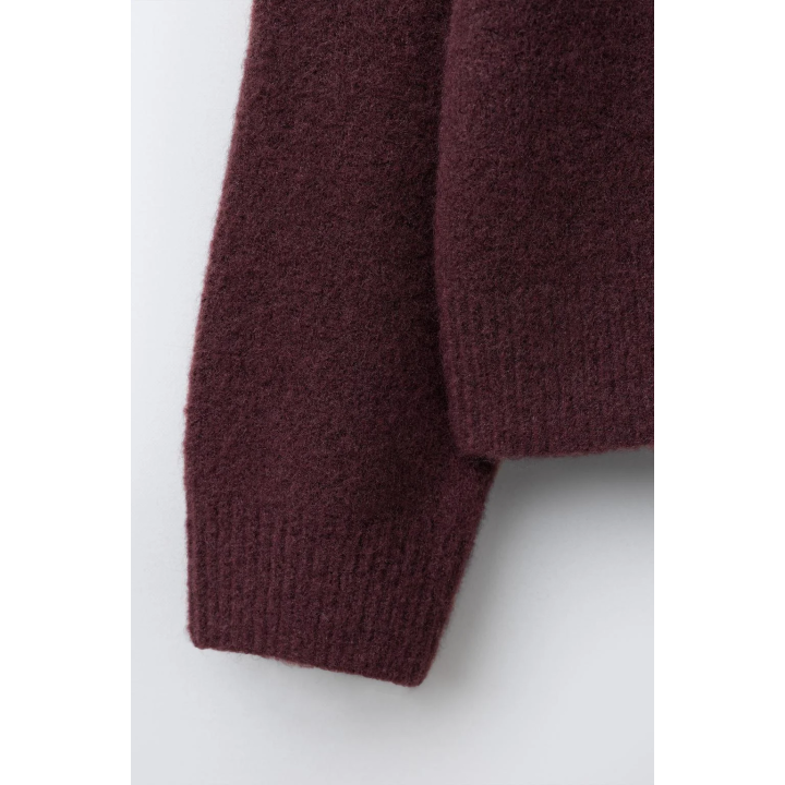 ВЯЗАНЫЙ СВИТЕР С ЗАКЛЕПКАМИ