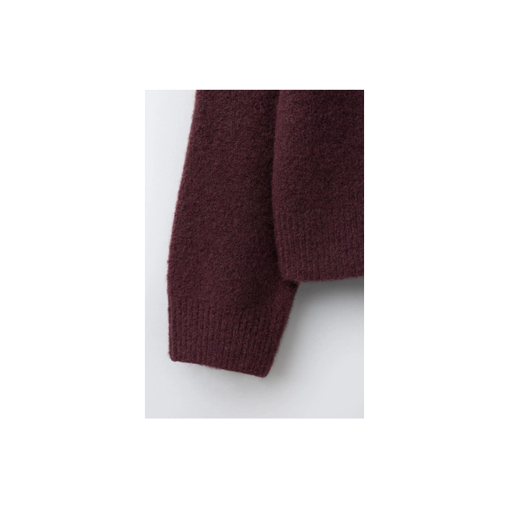 ВЯЗАНЫЙ СВИТЕР С ЗАКЛЕПКАМИ