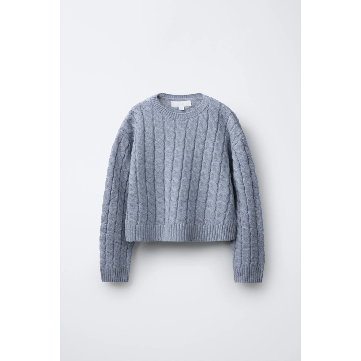 СВИТЕР С УЗОРОМ «КОСЫ»