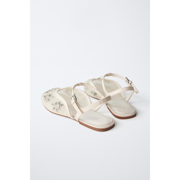 Туфли балетки на плоской подошве с вышивкой