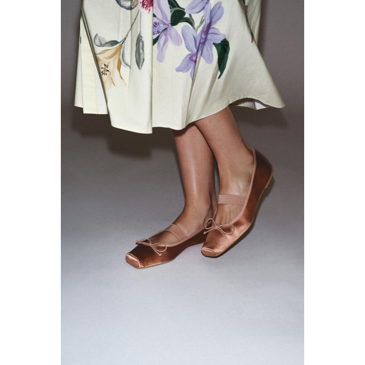 АТЛАСНЫЕ БАЛЕТКИ С БАНТИКОМ