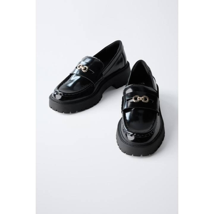 ЛОФЕРЫ С МЕТАЛЛИЧЕСКОЙ ДЕТАЛЬЮ