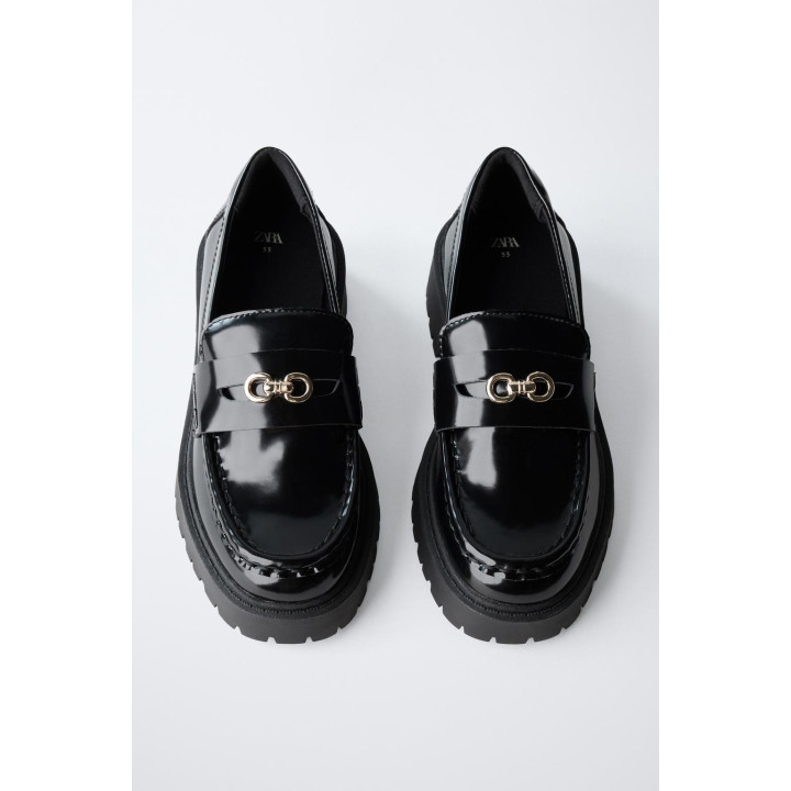 ЛОФЕРЫ С МЕТАЛЛИЧЕСКОЙ ДЕТАЛЬЮ