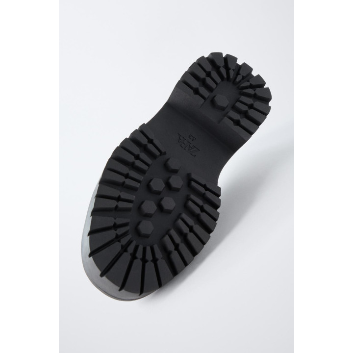 ЛОФЕРЫ С МЕТАЛЛИЧЕСКОЙ ДЕТАЛЬЮ