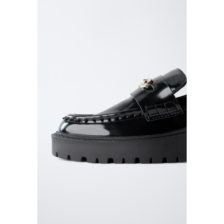 ЛОФЕРЫ С МЕТАЛЛИЧЕСКОЙ ДЕТАЛЬЮ