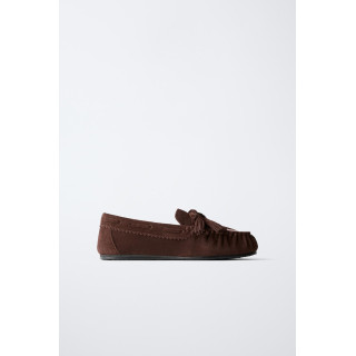 КОЖАНЫЕ ЛОФЕРЫ С КИСТОЧКАМИ