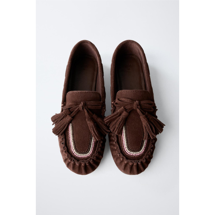 КОЖАНЫЕ ЛОФЕРЫ С КИСТОЧКАМИ