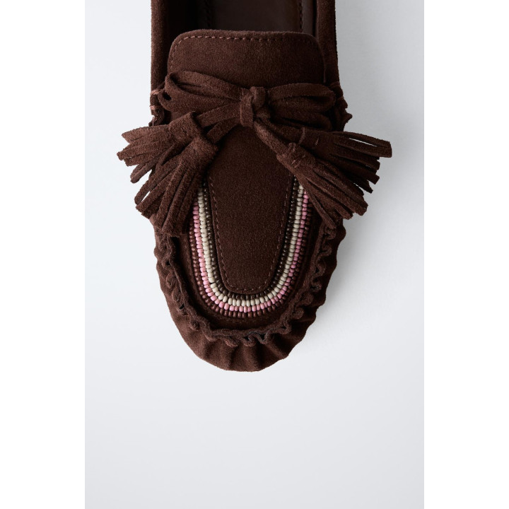 КОЖАНЫЕ ЛОФЕРЫ С КИСТОЧКАМИ