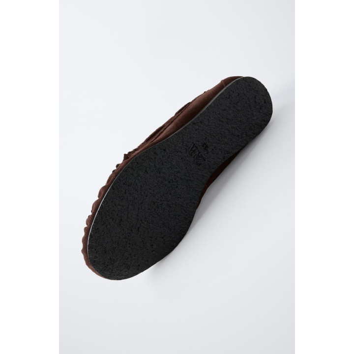 КОЖАНЫЕ ЛОФЕРЫ С КИСТОЧКАМИ