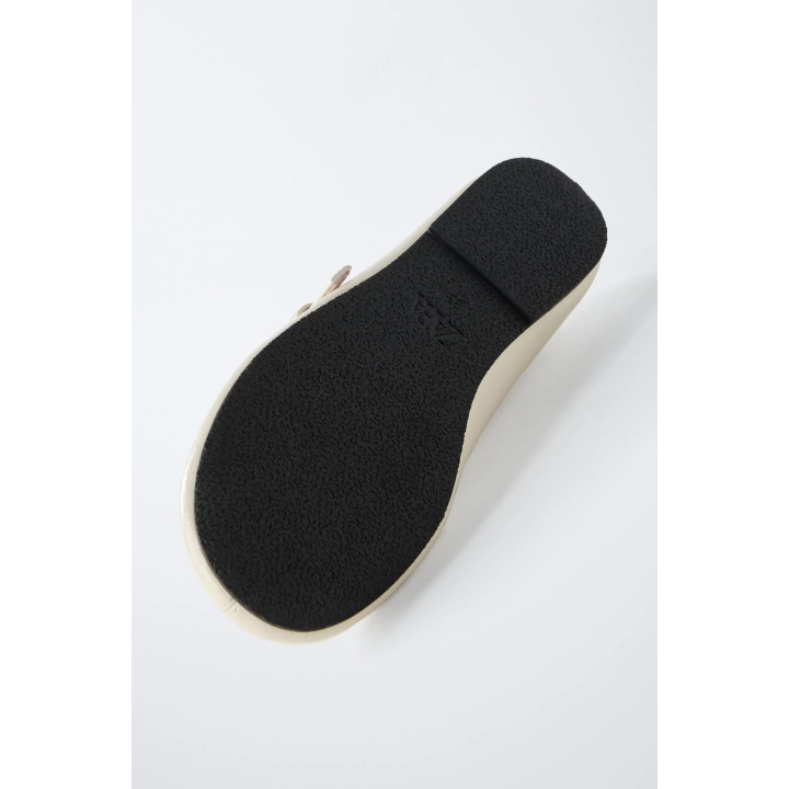 ЛАКИРОВАННЫЕ БАЛЕТКИ