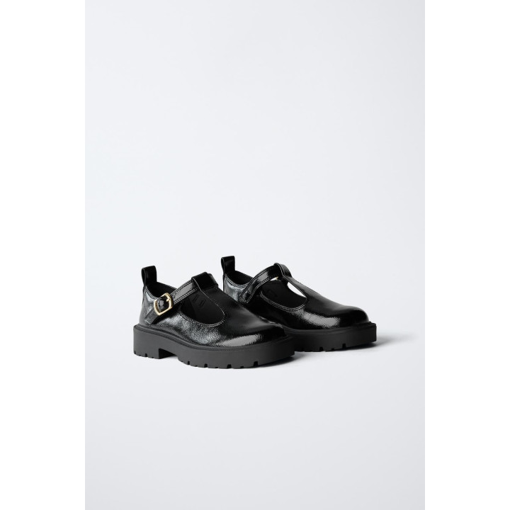 ЛАКИРОВАННЫЕ ТУФЛИ T-ОБРАЗНОЙ ФОРМЫ