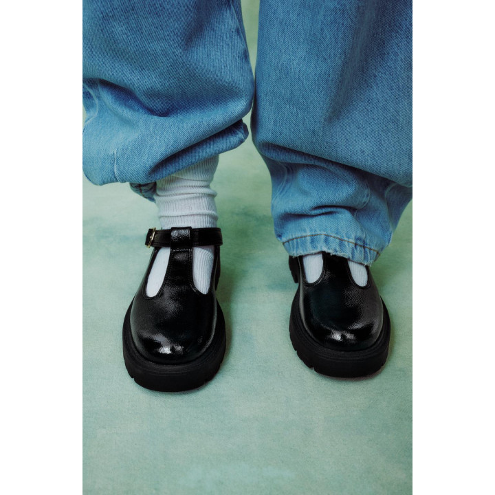 ЛАКИРОВАННЫЕ ТУФЛИ T-ОБРАЗНОЙ ФОРМЫ