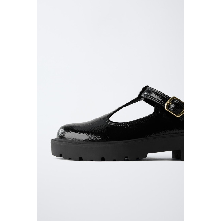 ЛАКИРОВАННЫЕ ТУФЛИ T-ОБРАЗНОЙ ФОРМЫ