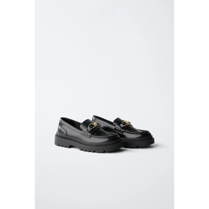 ЛОФЕРЫ С ПРЯЖКОЙ