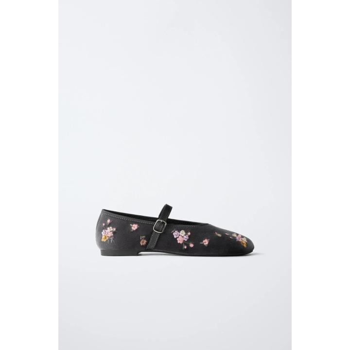 БАЛЕТКИ С ВЫШИВКОЙ В ВИДЕ ЦВЕТОВ