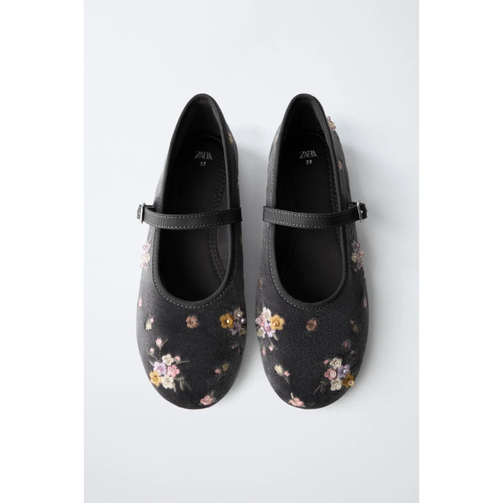 БАЛЕТКИ С ВЫШИВКОЙ В ВИДЕ ЦВЕТОВ