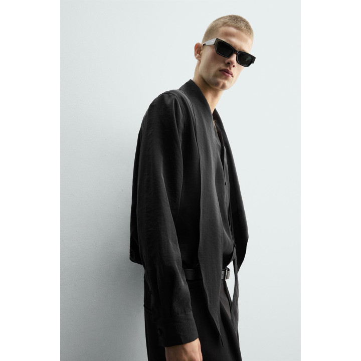 РУБАШКА СТРУЯЩЕГОСЯ ПОКРОЯ С БАНДАНОЙ