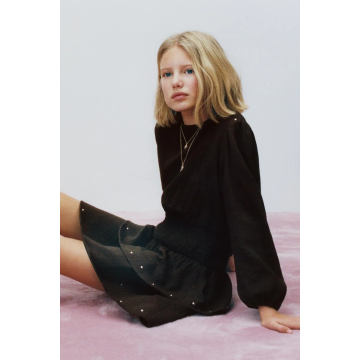 ПЛАТЬЕ С ВОЛАНАМИ И ЗАКЛЕПКАМИ