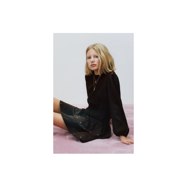 ПЛАТЬЕ С ВОЛАНАМИ И ЗАКЛЕПКАМИ