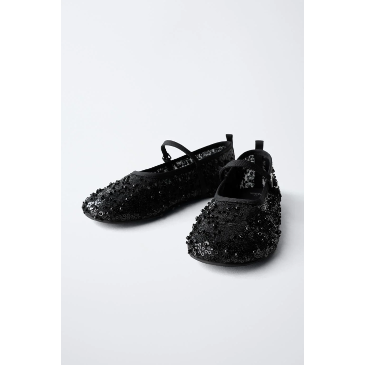 Балетки с пряжкой и бусинами