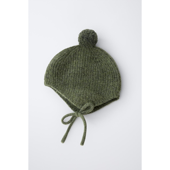 ТРИКОТАЖНЫЙ ЧЕПЧИК С ПОМПОНОМ