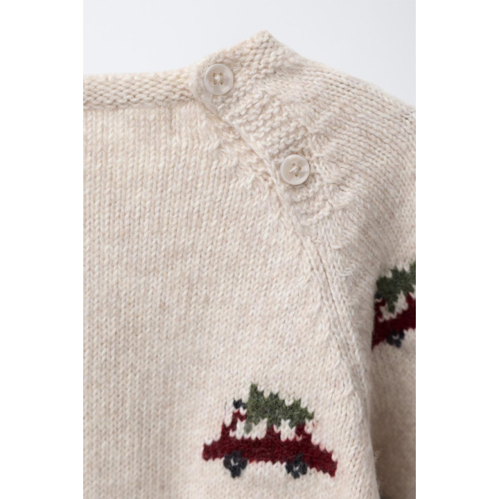 Свитер с вязаными машинами и деревьями