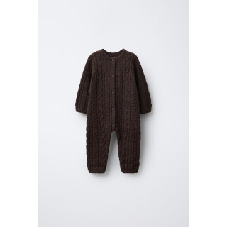 ВЯЗАНЫЙ КОМБИНЕЗОН С УЗОРОМ «КОСЫ»