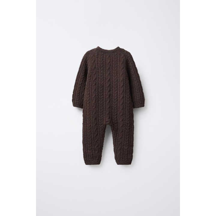 ВЯЗАНЫЙ КОМБИНЕЗОН С УЗОРОМ «КОСЫ»