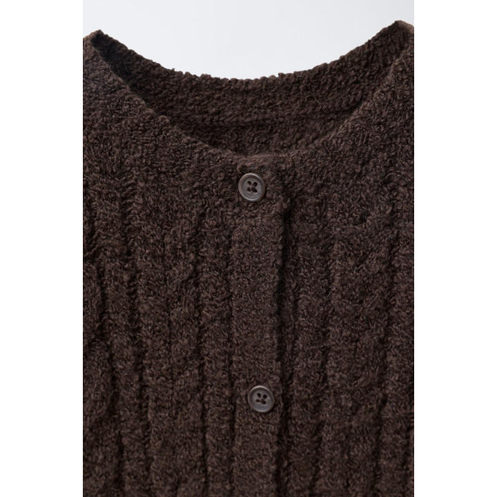 ВЯЗАНЫЙ КОМБИНЕЗОН С УЗОРОМ «КОСЫ»