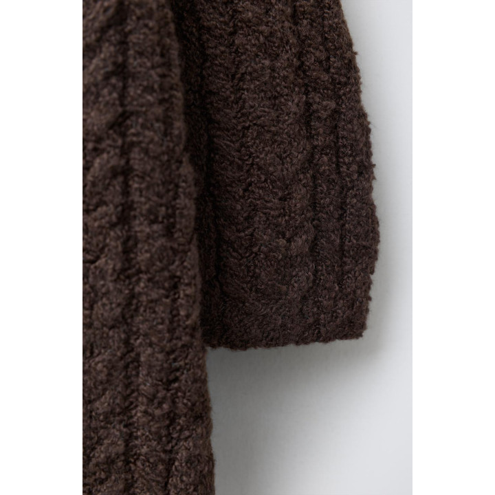 ВЯЗАНЫЙ КОМБИНЕЗОН С УЗОРОМ «КОСЫ»