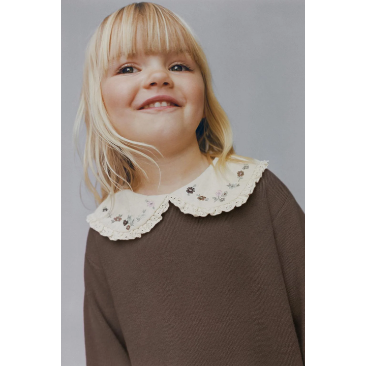 ВЯЗАНЫЙ СВИТЕР С ВОРОТНИКОМ-БАНТОМ И ЦВЕТАМИ