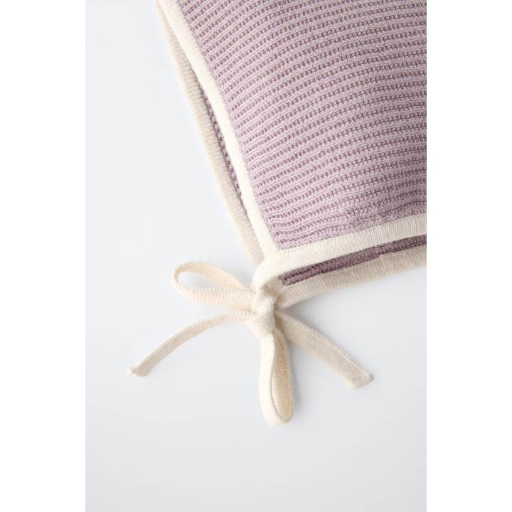 ОСТРОКОНЕЧНАЯ ШАПКА С КОНТРАСТНОЙ ОТДЕЛКОЙ