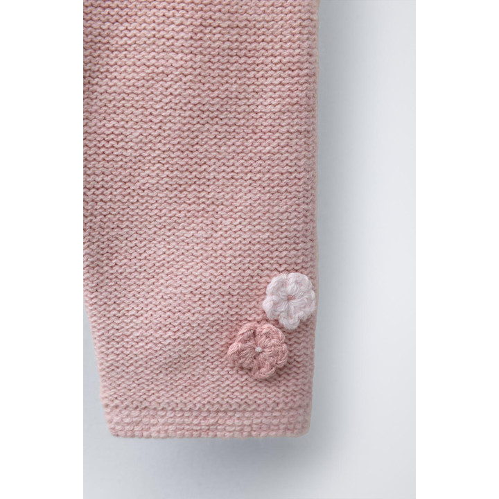 ТРИКОТАЖНЫЕ БРЮКИ С ЦВЕТАМИ, СВЯЗАННЫМИ КРЮЧКОМ