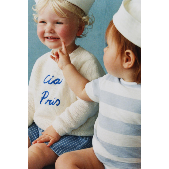 ТРИКОТАЖНЫЙ ДЖЕМПЕР С ВЫШИТОЙ НАДПИСЬЮ