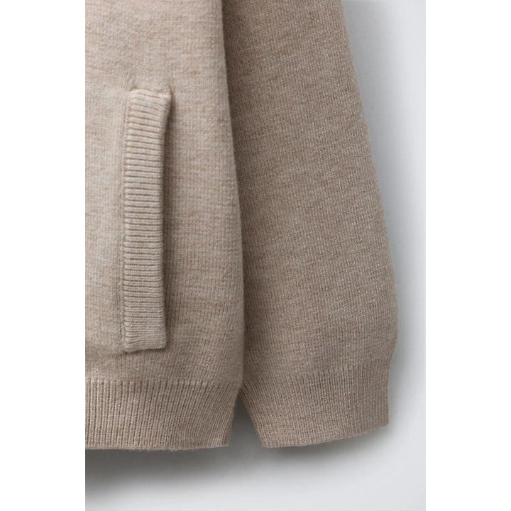 ТРИКОТАЖНАЯ ТОЛСТОВКА С КАПЮШОНОМ