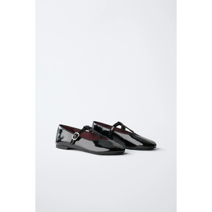 Балетки на t-образной застежке с деталями в виде сердец