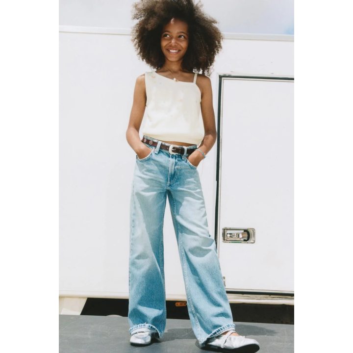 ТРИКОТАЖНЫЙ ТОП С АСИММЕТРИЧНЫМ ВЫРЕЗОМ И БУСИНАМИ