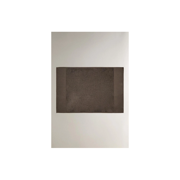 BATH MAT WITH WIDE EDGE