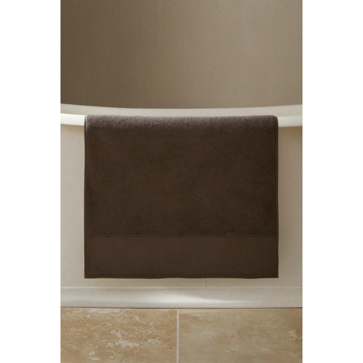 BATH MAT WITH WIDE EDGE